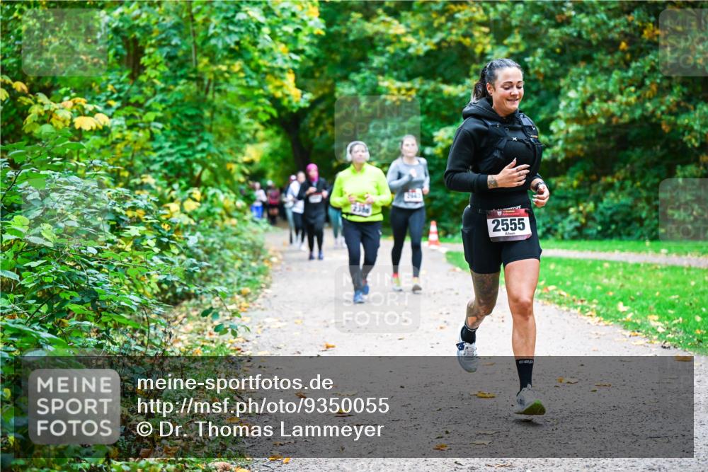 12.10.2025 - Bramfelder Halbmarathon 2025 Dr. Thomas Lammeyer http://msf.ph/oto/9350055 12.10.2025 10:32:46 Laufen 2555 meine-sportfotos.de