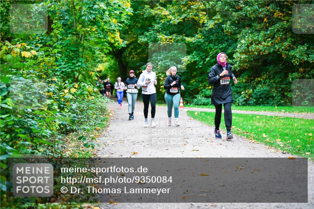 12.10.2025 - Bramfelder Halbmarathon 2025 Dr. Thomas Lammeyer http://msf.ph/oto/9350084 12.10.2025 10:32:51 Laufen 2899, 2200, 2332, 2244 meine-sportfotos.de