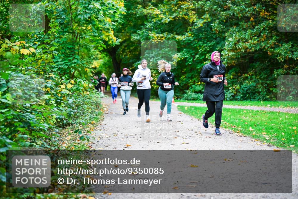 12.10.2025 - Bramfelder Halbmarathon 2025 Dr. Thomas Lammeyer http://msf.ph/oto/9350085 12.10.2025 10:32:51 Laufen 2200, 2332, 2244, 99 meine-sportfotos.de