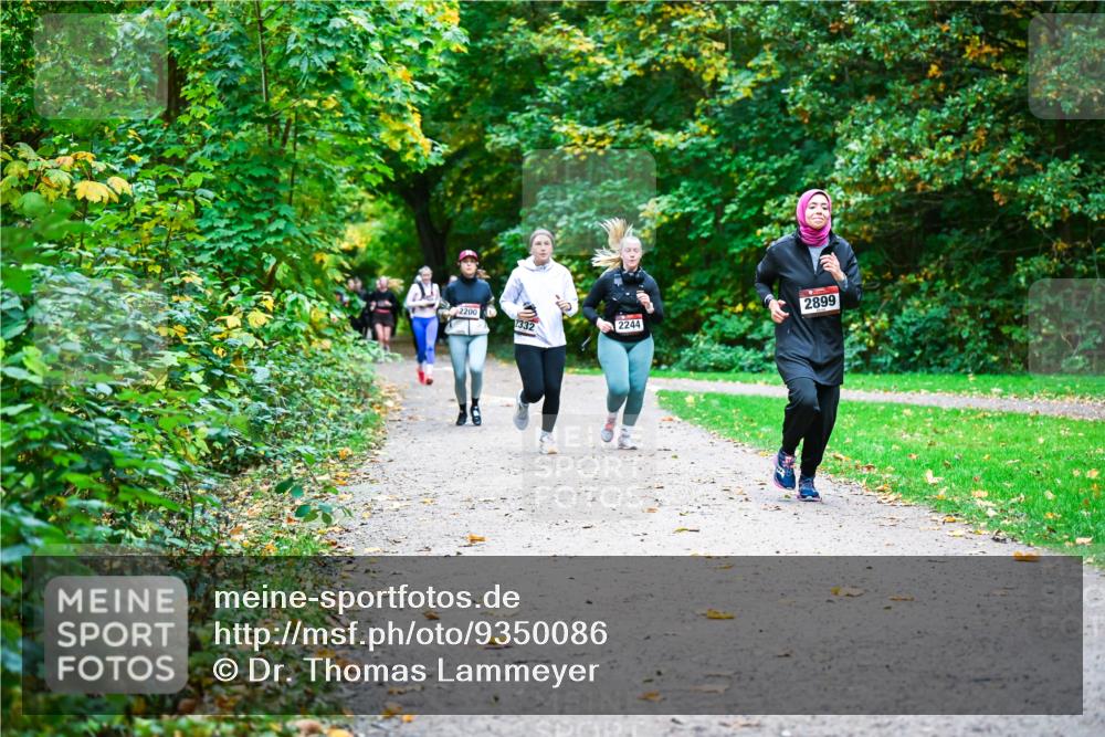 12.10.2025 - Bramfelder Halbmarathon 2025 Dr. Thomas Lammeyer http://msf.ph/oto/9350086 12.10.2025 10:32:52 Laufen 2200, 2332, 2899, 2244 meine-sportfotos.de