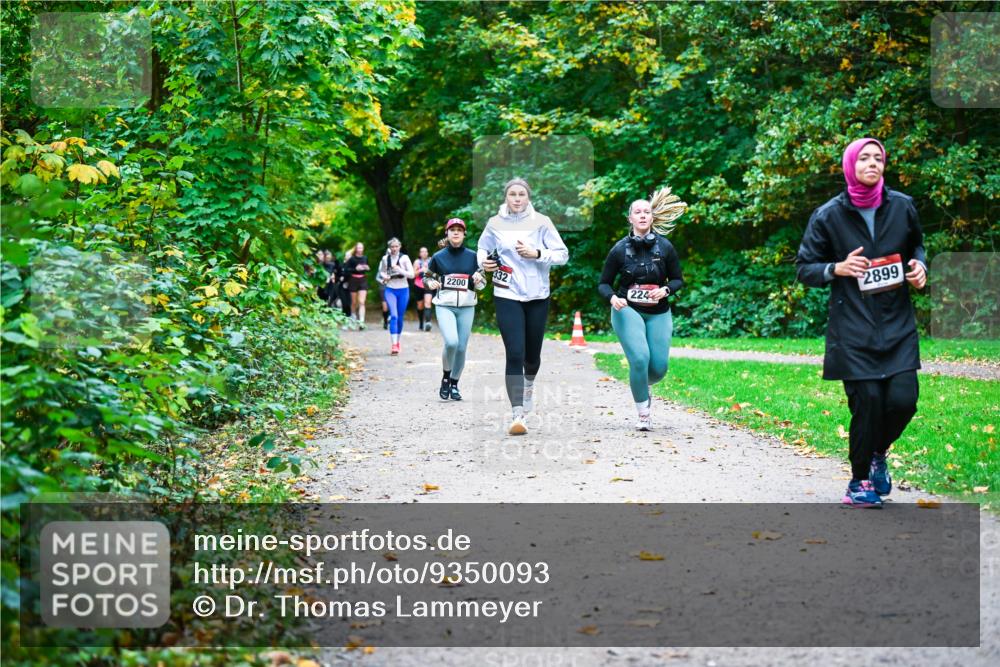 12.10.2025 - Bramfelder Halbmarathon 2025 Dr. Thomas Lammeyer http://msf.ph/oto/9350093 12.10.2025 10:32:53 Laufen 332, 2899, 2200, 224 meine-sportfotos.de