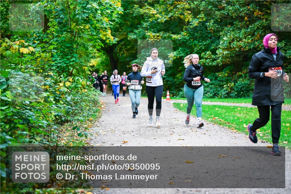 12.10.2025 - Bramfelder Halbmarathon 2025 Dr. Thomas Lammeyer http://msf.ph/oto/9350095 12.10.2025 10:32:53 Laufen 99, 332, 2244, 2200 meine-sportfotos.de
