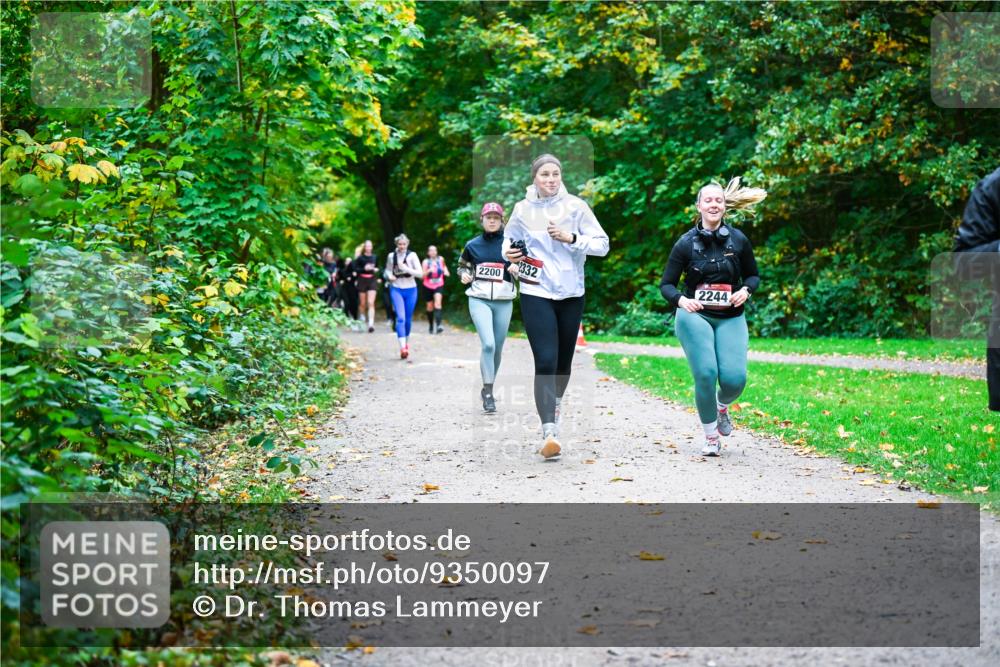 12.10.2025 - Bramfelder Halbmarathon 2025 Dr. Thomas Lammeyer http://msf.ph/oto/9350097 12.10.2025 10:32:53 Laufen 2200, 2332, 2244 meine-sportfotos.de