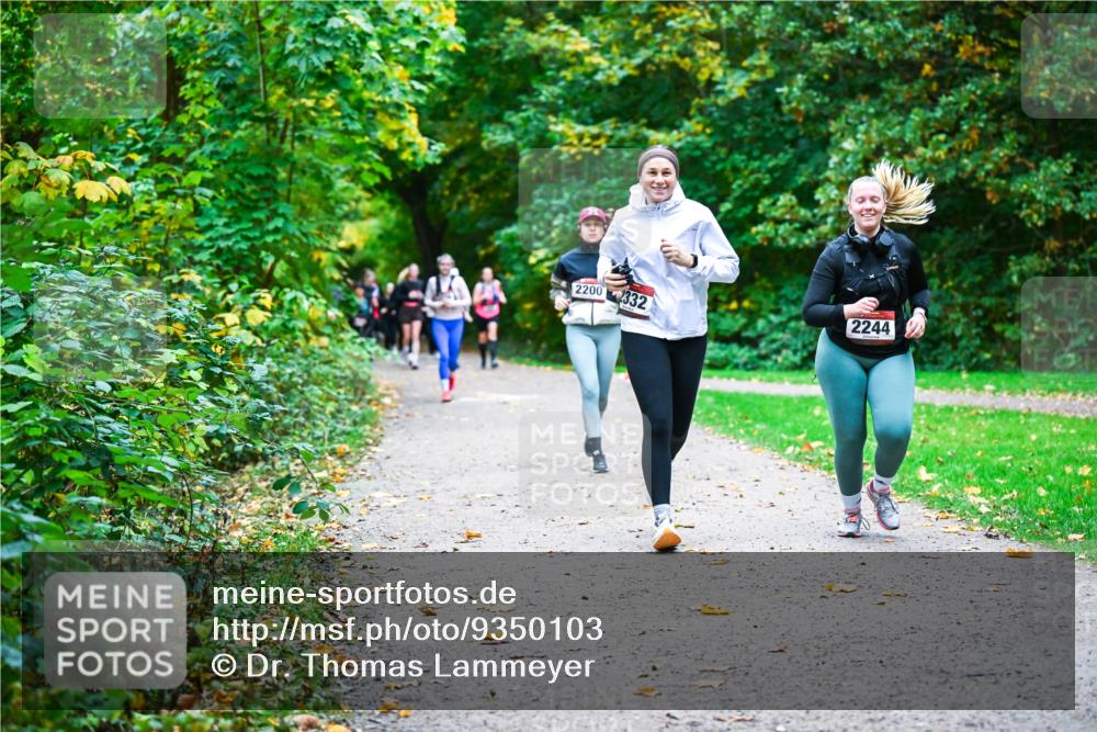 12.10.2025 - Bramfelder Halbmarathon 2025 Dr. Thomas Lammeyer http://msf.ph/oto/9350103 12.10.2025 10:32:54 Laufen 2200, 2332, 2244 meine-sportfotos.de