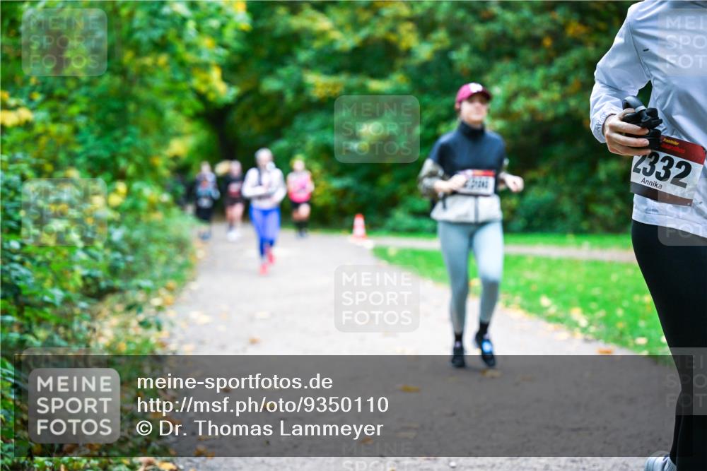 12.10.2025 - Bramfelder Halbmarathon 2025 Dr. Thomas Lammeyer http://msf.ph/oto/9350110 12.10.2025 10:32:57 Laufen 4332 meine-sportfotos.de