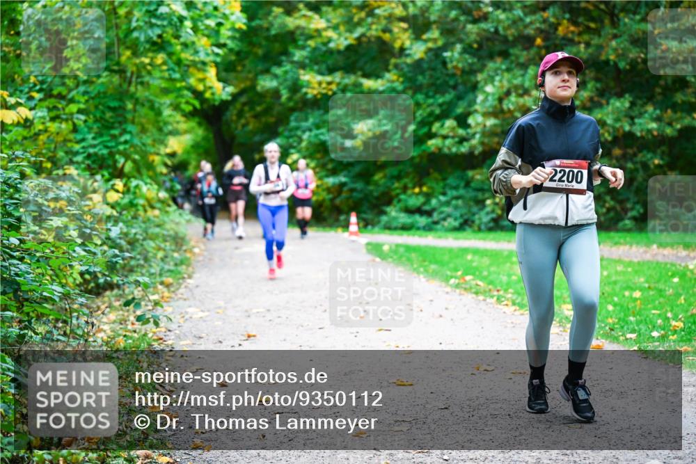 12.10.2025 - Bramfelder Halbmarathon 2025 Dr. Thomas Lammeyer http://msf.ph/oto/9350112 12.10.2025 10:32:57 Laufen 2200 meine-sportfotos.de