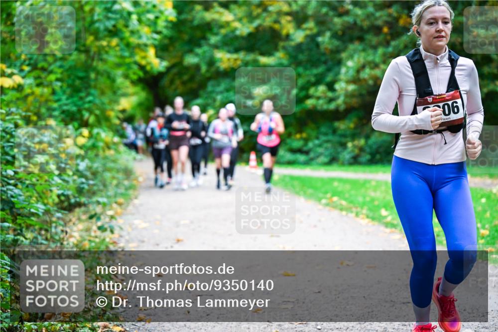 12.10.2025 - Bramfelder Halbmarathon 2025 Dr. Thomas Lammeyer http://msf.ph/oto/9350140 12.10.2025 10:33:02 Laufen 06 meine-sportfotos.de