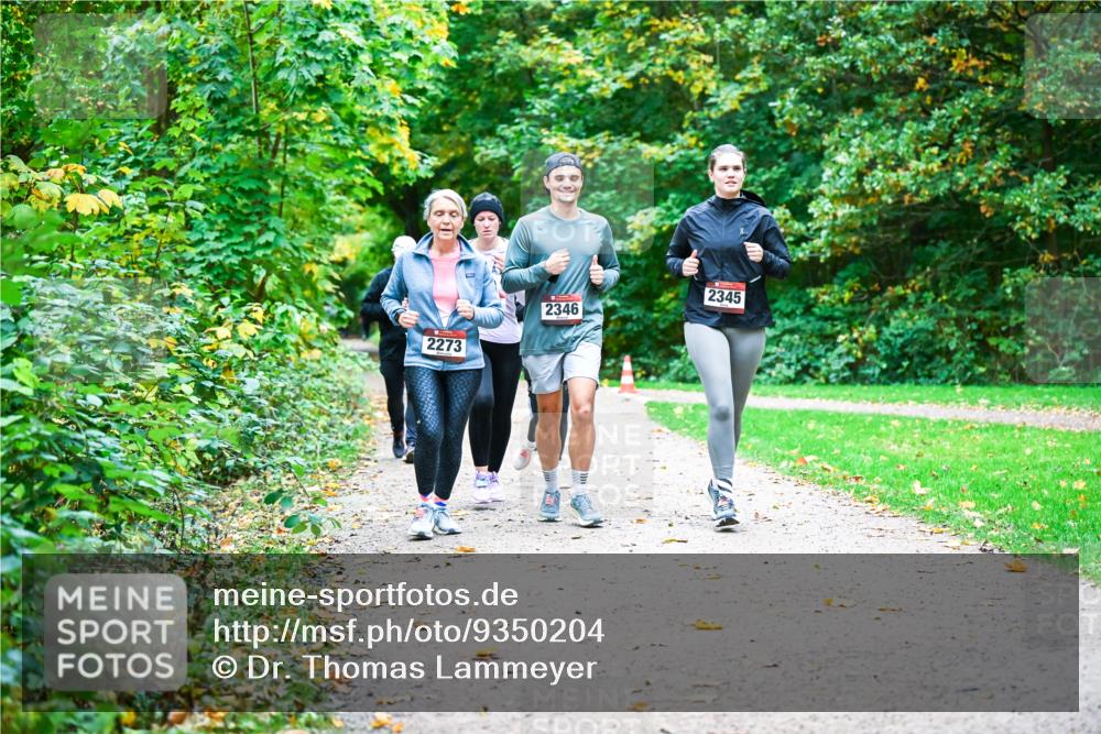 12.10.2025 - Bramfelder Halbmarathon 2025 Dr. Thomas Lammeyer http://msf.ph/oto/9350204 12.10.2025 10:33:16 Laufen 2273, 2346, 2345 meine-sportfotos.de