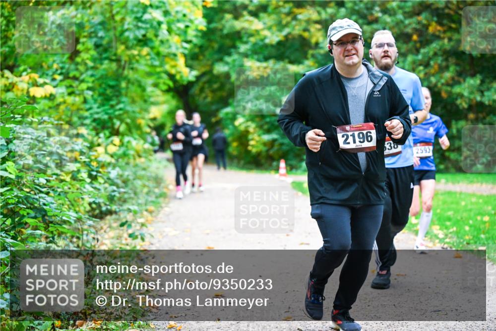 12.10.2025 - Bramfelder Halbmarathon 2025 Dr. Thomas Lammeyer http://msf.ph/oto/9350233 12.10.2025 10:33:20 Laufen 4, 2196, 38, 2593 meine-sportfotos.de
