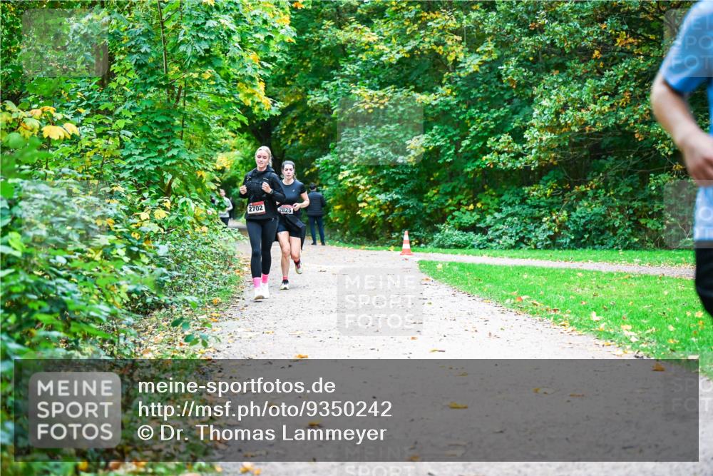 12.10.2025 - Bramfelder Halbmarathon 2025 Dr. Thomas Lammeyer http://msf.ph/oto/9350242 12.10.2025 10:33:21 Laufen 2702, 2825 meine-sportfotos.de