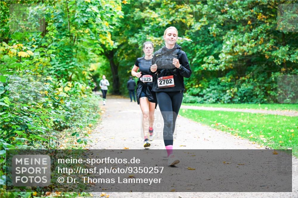 12.10.2025 - Bramfelder Halbmarathon 2025 Dr. Thomas Lammeyer http://msf.ph/oto/9350257 12.10.2025 10:33:25 Laufen 2825, 2702 meine-sportfotos.de