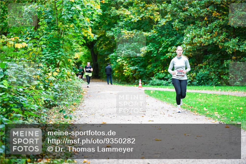 12.10.2025 - Bramfelder Halbmarathon 2025 Dr. Thomas Lammeyer http://msf.ph/oto/9350282 12.10.2025 10:33:35 Laufen 2921 meine-sportfotos.de