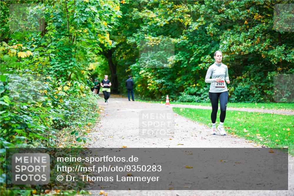 12.10.2025 - Bramfelder Halbmarathon 2025 Dr. Thomas Lammeyer http://msf.ph/oto/9350283 12.10.2025 10:33:35 Laufen 2921 meine-sportfotos.de