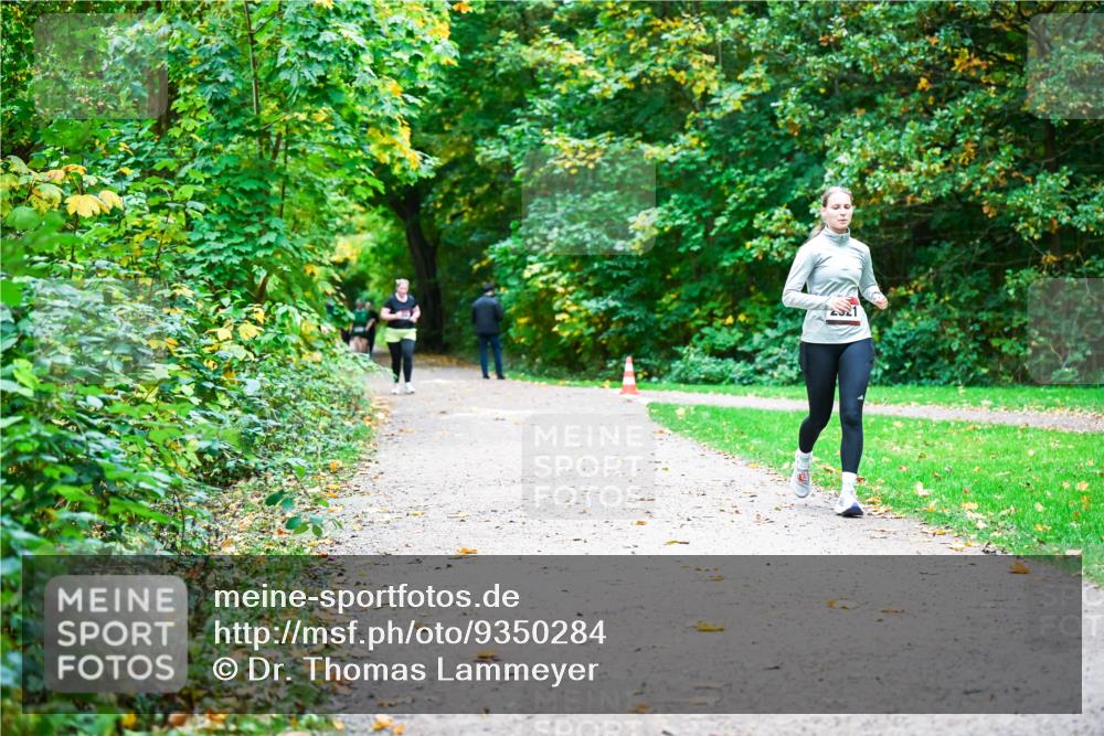 12.10.2025 - Bramfelder Halbmarathon 2025 Dr. Thomas Lammeyer http://msf.ph/oto/9350284 12.10.2025 10:33:35 Laufen 2521 meine-sportfotos.de