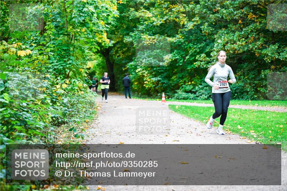 12.10.2025 - Bramfelder Halbmarathon 2025 Dr. Thomas Lammeyer http://msf.ph/oto/9350285 12.10.2025 10:33:35 Laufen 2921 meine-sportfotos.de