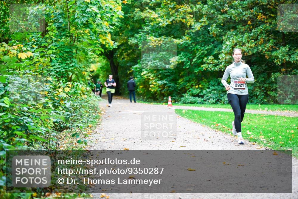 12.10.2025 - Bramfelder Halbmarathon 2025 Dr. Thomas Lammeyer http://msf.ph/oto/9350287 12.10.2025 10:33:36 Laufen 2921 meine-sportfotos.de