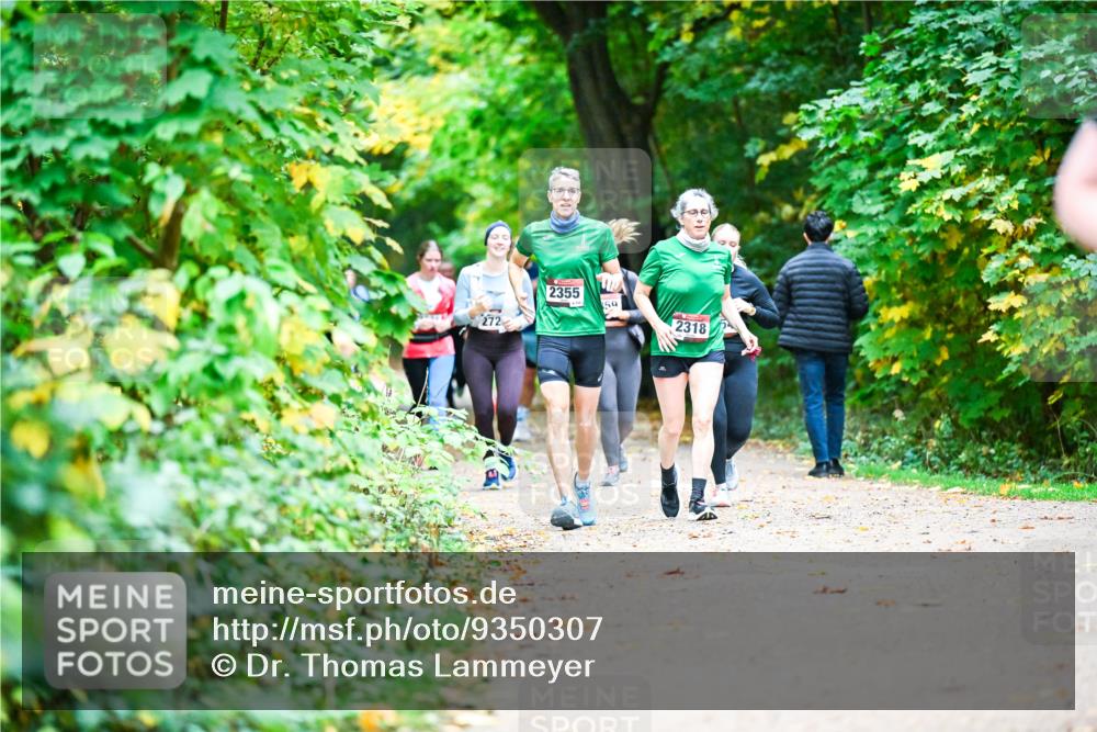 12.10.2025 - Bramfelder Halbmarathon 2025 Dr. Thomas Lammeyer http://msf.ph/oto/9350307 12.10.2025 10:33:45 Laufen 2355, 2318 meine-sportfotos.de