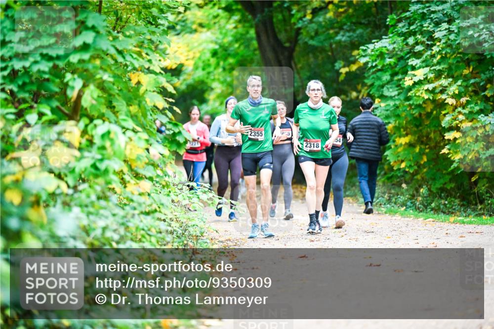 12.10.2025 - Bramfelder Halbmarathon 2025 Dr. Thomas Lammeyer http://msf.ph/oto/9350309 12.10.2025 10:33:45 Laufen 2355, 09, 54, 2318 meine-sportfotos.de