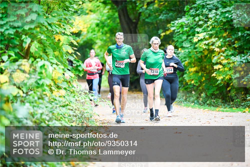 12.10.2025 - Bramfelder Halbmarathon 2025 Dr. Thomas Lammeyer http://msf.ph/oto/9350314 12.10.2025 10:33:46 Laufen 2355, 2318, 254 meine-sportfotos.de