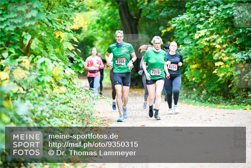 12.10.2025 - Bramfelder Halbmarathon 2025 Dr. Thomas Lammeyer http://msf.ph/oto/9350315 12.10.2025 10:33:46 Laufen 2355, 2318, 2254 meine-sportfotos.de