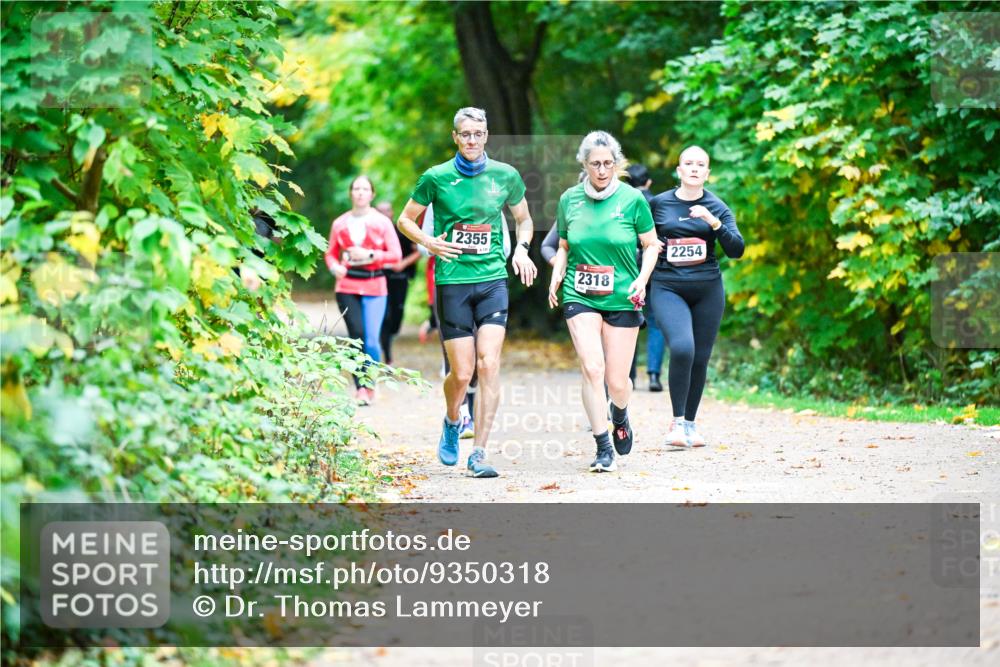 12.10.2025 - Bramfelder Halbmarathon 2025 Dr. Thomas Lammeyer http://msf.ph/oto/9350318 12.10.2025 10:33:47 Laufen 2355, 2318, 2254 meine-sportfotos.de