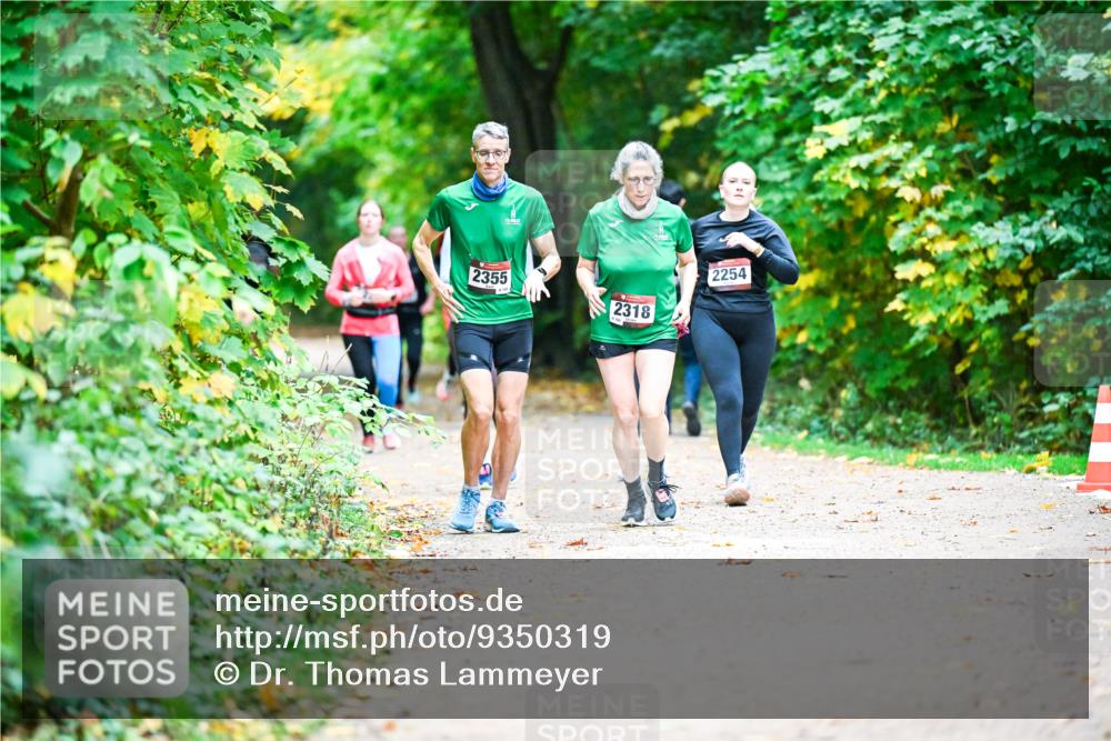 12.10.2025 - Bramfelder Halbmarathon 2025 Dr. Thomas Lammeyer http://msf.ph/oto/9350319 12.10.2025 10:33:47 Laufen 2355, 2254, 2318 meine-sportfotos.de