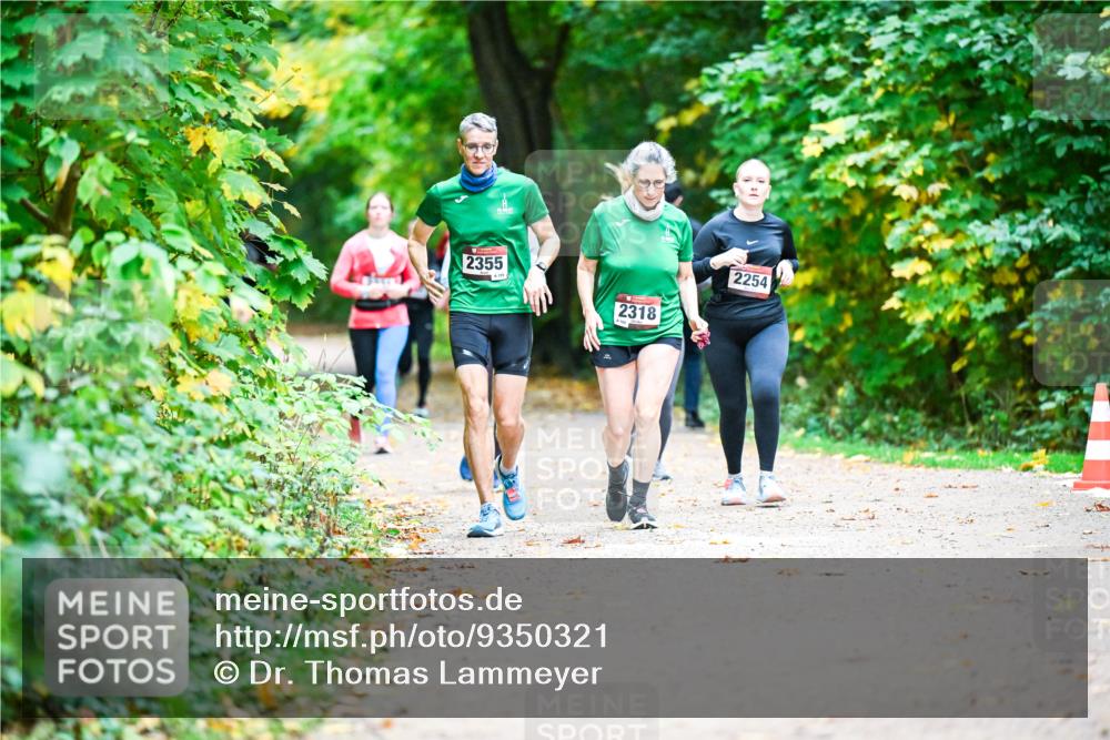12.10.2025 - Bramfelder Halbmarathon 2025 Dr. Thomas Lammeyer http://msf.ph/oto/9350321 12.10.2025 10:33:47 Laufen 2355, 2318, 2254 meine-sportfotos.de