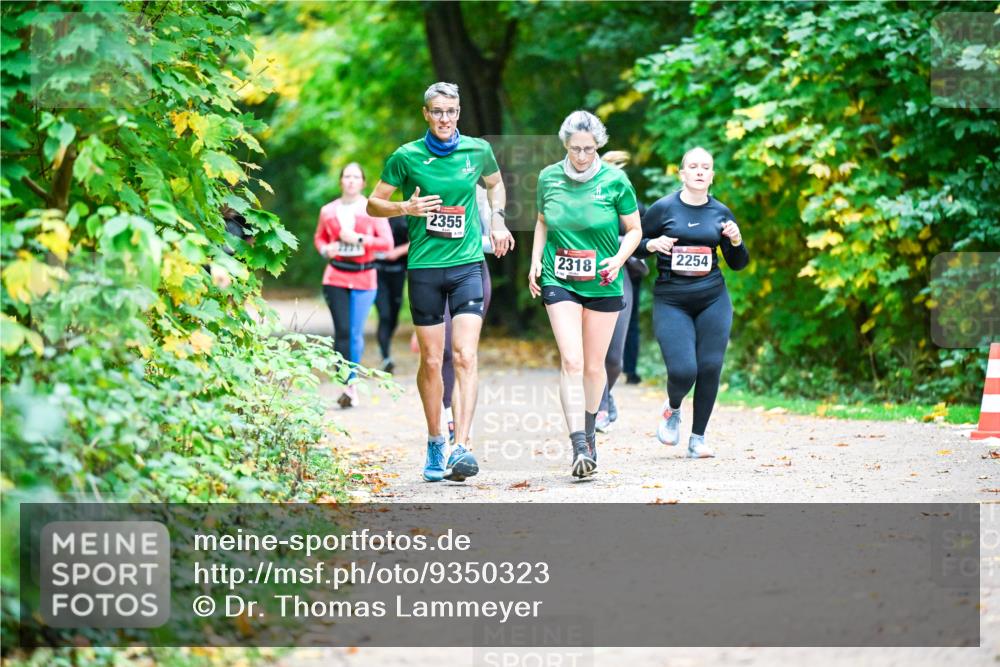 12.10.2025 - Bramfelder Halbmarathon 2025 Dr. Thomas Lammeyer http://msf.ph/oto/9350323 12.10.2025 10:33:47 Laufen 2355, 2254, 2318 meine-sportfotos.de