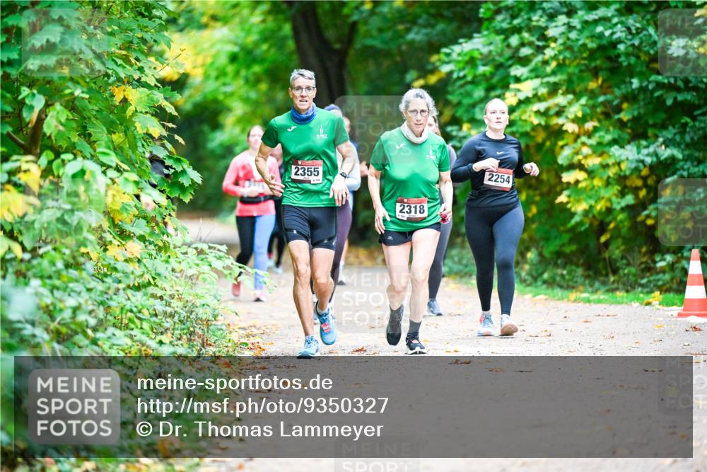12.10.2025 - Bramfelder Halbmarathon 2025 Dr. Thomas Lammeyer http://msf.ph/oto/9350327 12.10.2025 10:33:48 Laufen 2355, 159, 2318, 2254 meine-sportfotos.de