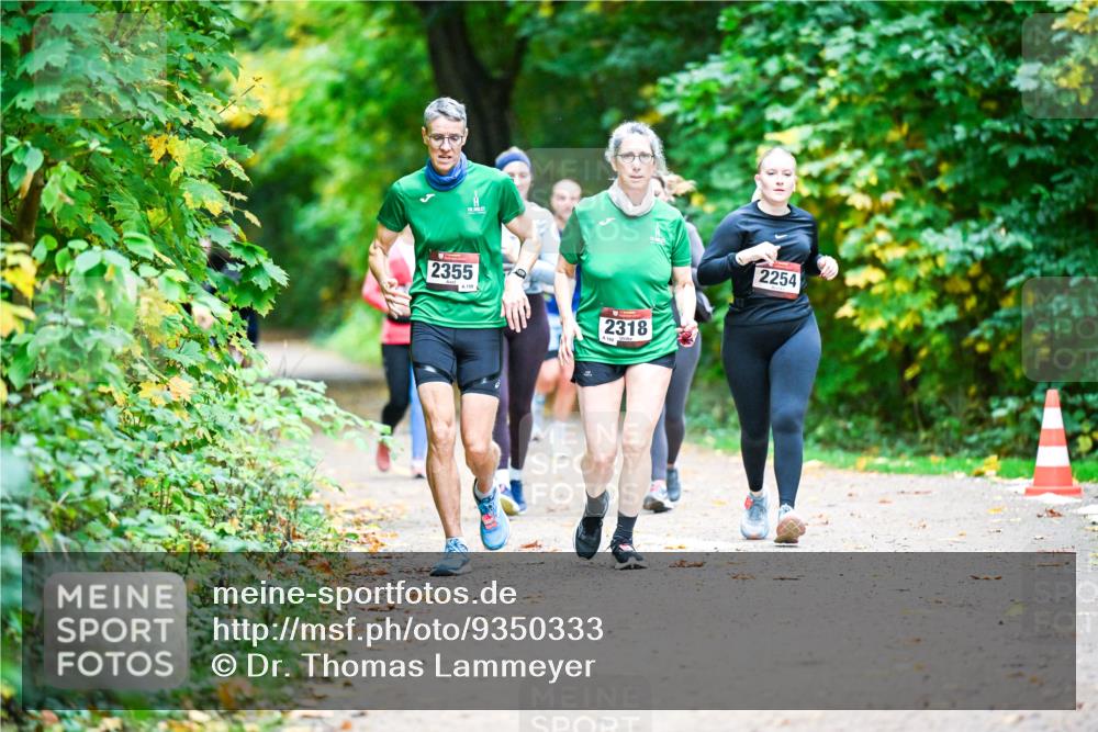 12.10.2025 - Bramfelder Halbmarathon 2025 Dr. Thomas Lammeyer http://msf.ph/oto/9350333 12.10.2025 10:33:49 Laufen 2355, 159, 2318, 2254 meine-sportfotos.de