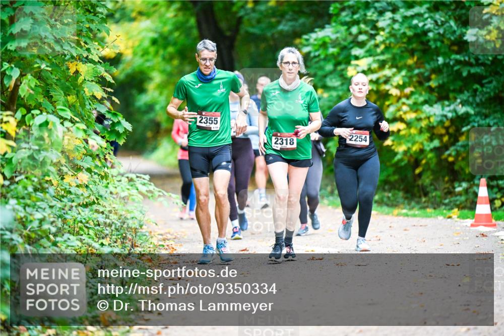 12.10.2025 - Bramfelder Halbmarathon 2025 Dr. Thomas Lammeyer http://msf.ph/oto/9350334 12.10.2025 10:33:49 Laufen 2355, 2318, 160, 2254 meine-sportfotos.de