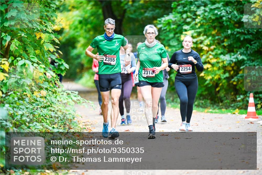 12.10.2025 - Bramfelder Halbmarathon 2025 Dr. Thomas Lammeyer http://msf.ph/oto/9350335 12.10.2025 10:33:49 Laufen 2355, 159, 72, 2254, 2318 meine-sportfotos.de