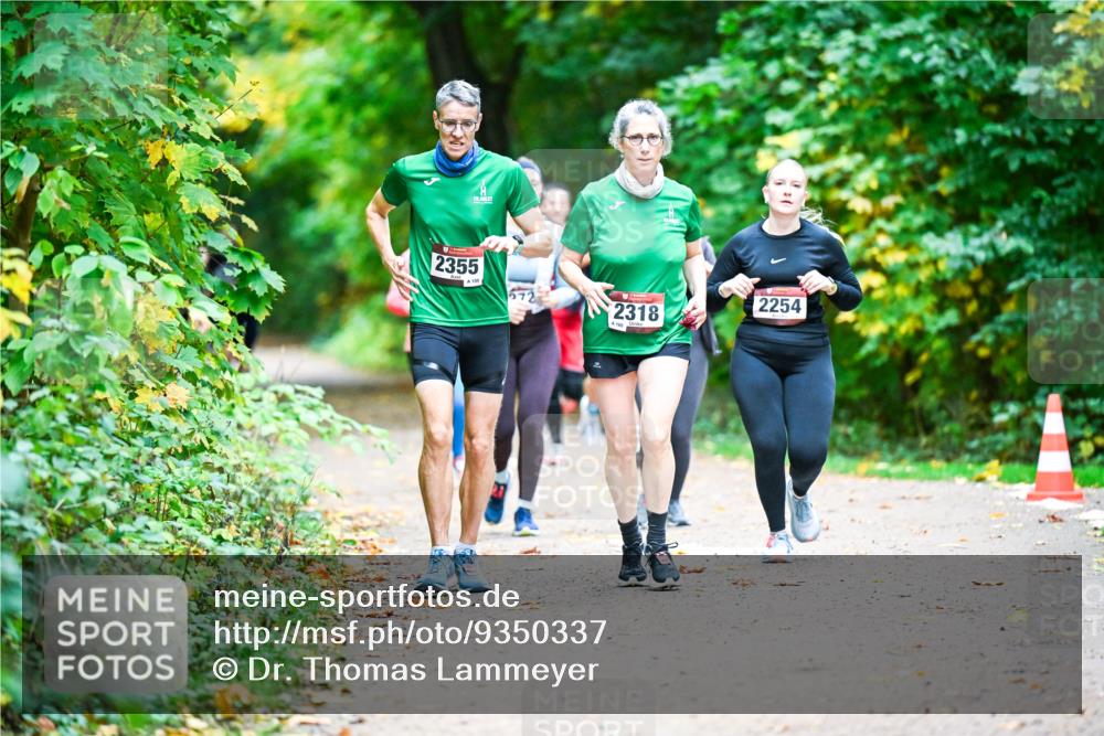 12.10.2025 - Bramfelder Halbmarathon 2025 Dr. Thomas Lammeyer http://msf.ph/oto/9350337 12.10.2025 10:33:49 Laufen 2355, 159, 572, 2318, 160, 2254 meine-sportfotos.de