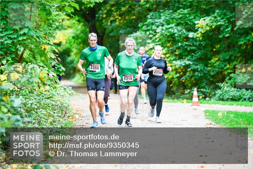 12.10.2025 - Bramfelder Halbmarathon 2025 Dr. Thomas Lammeyer http://msf.ph/oto/9350345 12.10.2025 10:33:50 Laufen 2355, 2318, 2254 meine-sportfotos.de