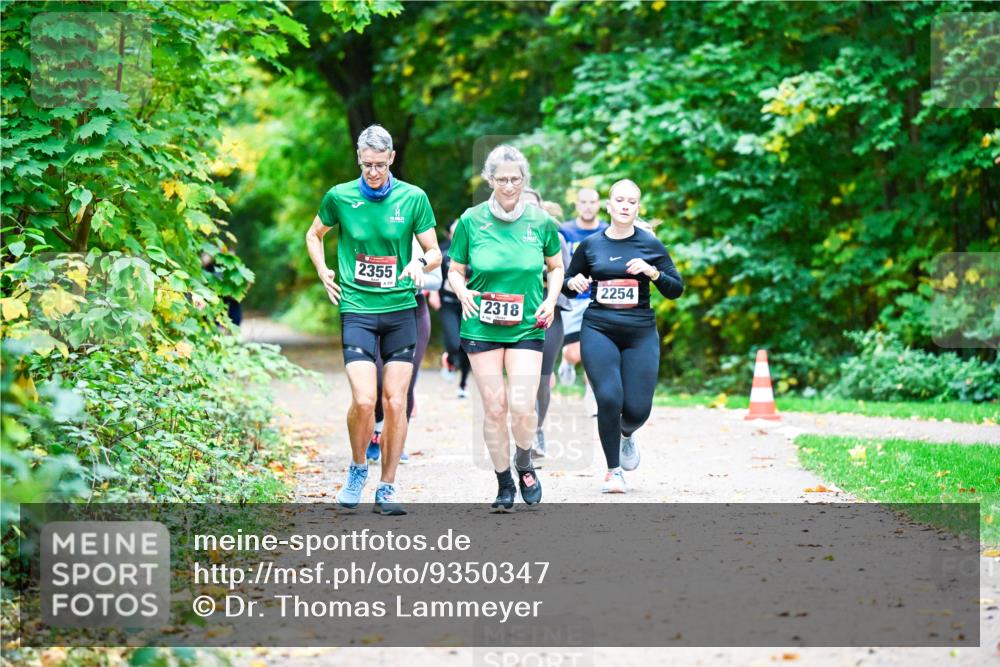 12.10.2025 - Bramfelder Halbmarathon 2025 Dr. Thomas Lammeyer http://msf.ph/oto/9350347 12.10.2025 10:33:51 Laufen 2355, 2318, 2254 meine-sportfotos.de