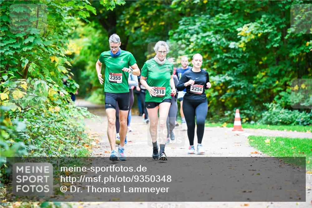 12.10.2025 - Bramfelder Halbmarathon 2025 Dr. Thomas Lammeyer http://msf.ph/oto/9350348 12.10.2025 10:33:51 Laufen 2355, 158, 2318, 2254 meine-sportfotos.de