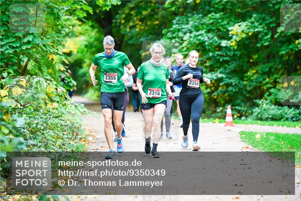 12.10.2025 - Bramfelder Halbmarathon 2025 Dr. Thomas Lammeyer http://msf.ph/oto/9350349 12.10.2025 10:33:51 Laufen 2355, 2318, 2254 meine-sportfotos.de