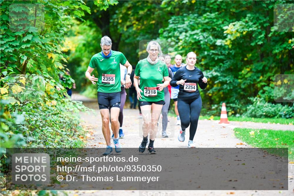 12.10.2025 - Bramfelder Halbmarathon 2025 Dr. Thomas Lammeyer http://msf.ph/oto/9350350 12.10.2025 10:33:51 Laufen 2355, 159, 2318, 4160, 2254 meine-sportfotos.de