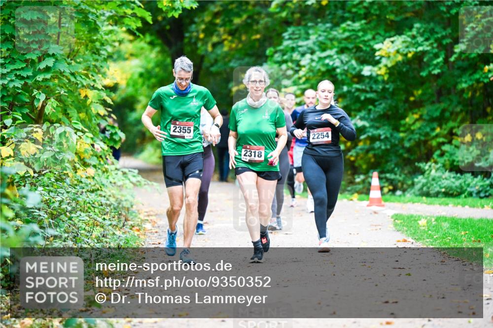 12.10.2025 - Bramfelder Halbmarathon 2025 Dr. Thomas Lammeyer http://msf.ph/oto/9350352 12.10.2025 10:33:51 Laufen 2355, 159, 2318, 2254 meine-sportfotos.de