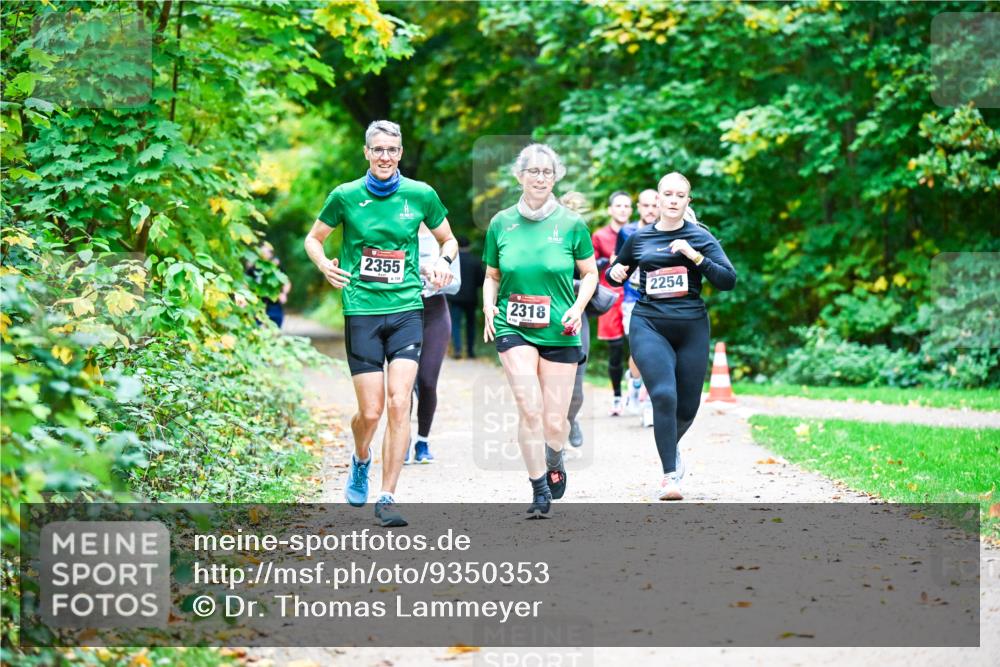 12.10.2025 - Bramfelder Halbmarathon 2025 Dr. Thomas Lammeyer http://msf.ph/oto/9350353 12.10.2025 10:33:52 Laufen 2355, 2318, 2254 meine-sportfotos.de
