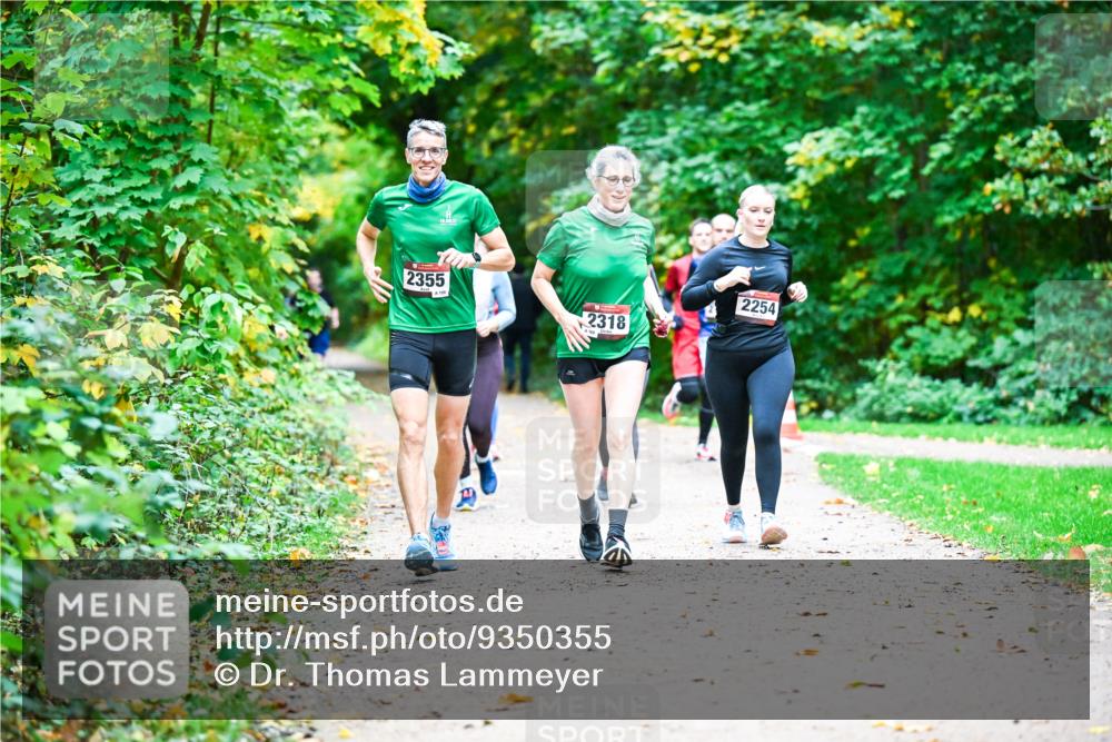 12.10.2025 - Bramfelder Halbmarathon 2025 Dr. Thomas Lammeyer http://msf.ph/oto/9350355 12.10.2025 10:33:53 Laufen 2355, 159, 2318, 2254 meine-sportfotos.de