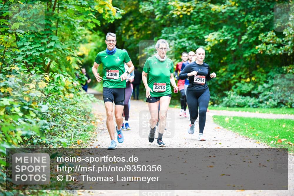 12.10.2025 - Bramfelder Halbmarathon 2025 Dr. Thomas Lammeyer http://msf.ph/oto/9350356 12.10.2025 10:33:53 Laufen 2355, 158, 2318, 2254 meine-sportfotos.de