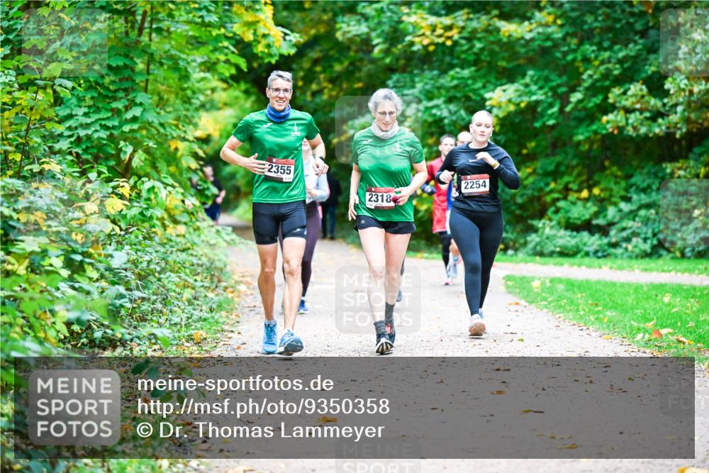 12.10.2025 - Bramfelder Halbmarathon 2025 Dr. Thomas Lammeyer http://msf.ph/oto/9350358 12.10.2025 10:33:53 Laufen 2355, 2254, 2318 meine-sportfotos.de