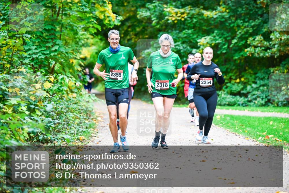 12.10.2025 - Bramfelder Halbmarathon 2025 Dr. Thomas Lammeyer http://msf.ph/oto/9350362 12.10.2025 10:33:54 Laufen 2355, 159, 2318, 160, 2254 meine-sportfotos.de