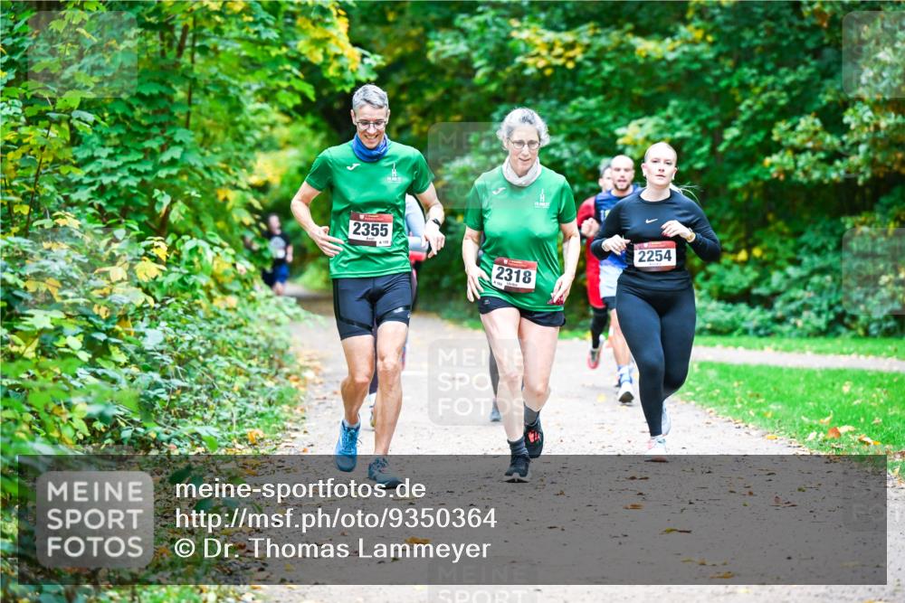 12.10.2025 - Bramfelder Halbmarathon 2025 Dr. Thomas Lammeyer http://msf.ph/oto/9350364 12.10.2025 10:33:54 Laufen 2355, 2318, 160, 2254 meine-sportfotos.de