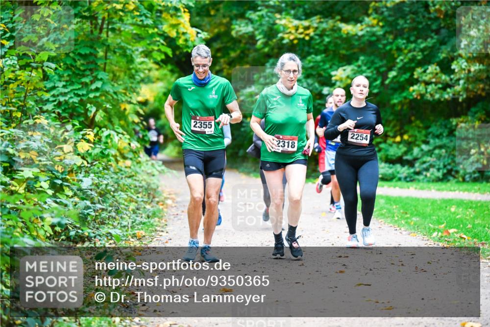 12.10.2025 - Bramfelder Halbmarathon 2025 Dr. Thomas Lammeyer http://msf.ph/oto/9350365 12.10.2025 10:33:54 Laufen 2355, 159, 2318, 2254 meine-sportfotos.de