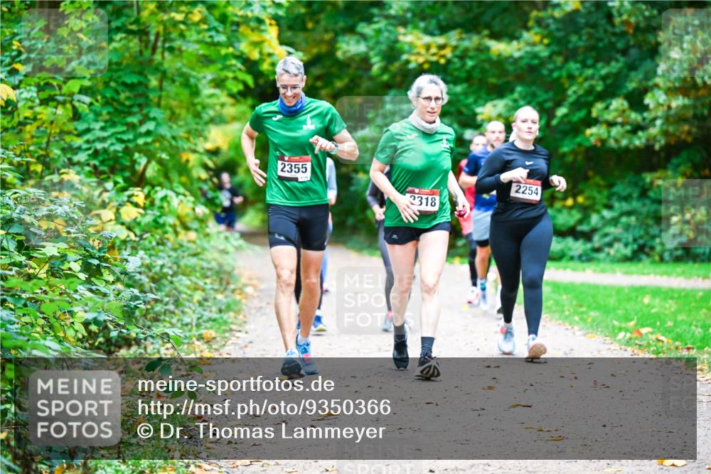 12.10.2025 - Bramfelder Halbmarathon 2025 Dr. Thomas Lammeyer http://msf.ph/oto/9350366 12.10.2025 10:33:54 Laufen 2355, 2318, 2254 meine-sportfotos.de