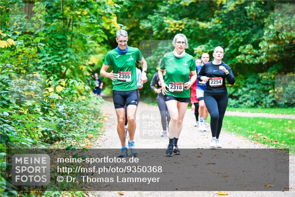 12.10.2025 - Bramfelder Halbmarathon 2025 Dr. Thomas Lammeyer http://msf.ph/oto/9350368 12.10.2025 10:33:54 Laufen 2355, 2254, 2318 meine-sportfotos.de