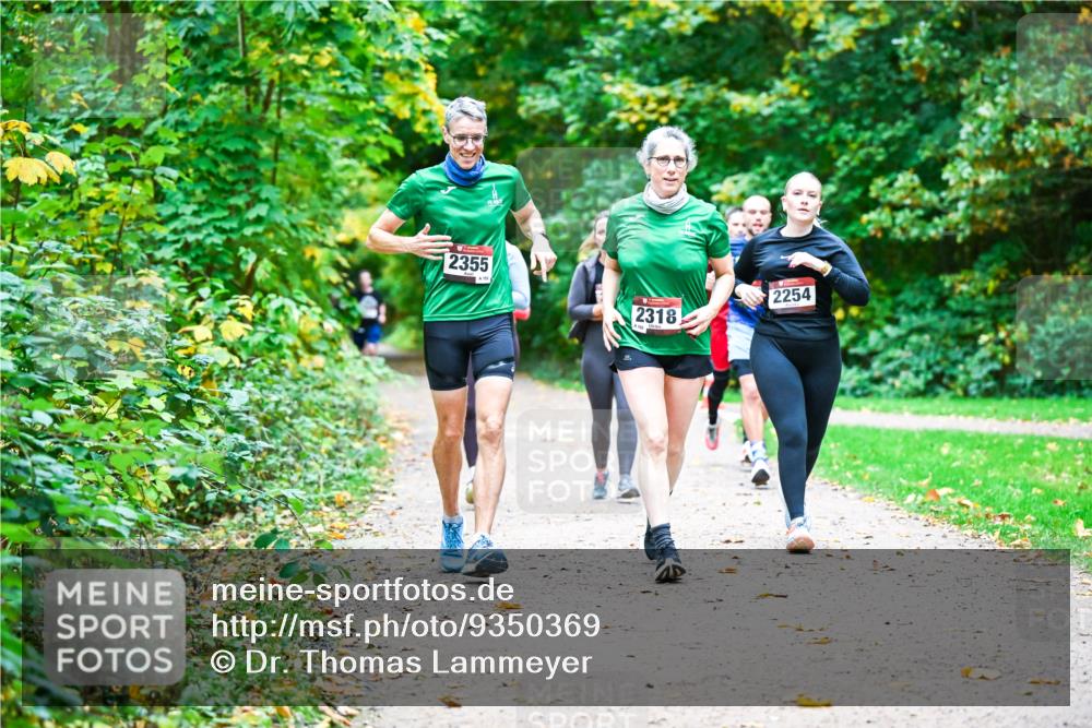 12.10.2025 - Bramfelder Halbmarathon 2025 Dr. Thomas Lammeyer http://msf.ph/oto/9350369 12.10.2025 10:33:54 Laufen 2355, 2318, 2254 meine-sportfotos.de
