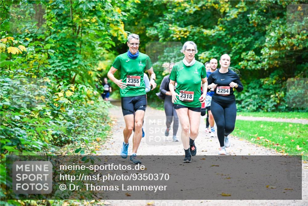 12.10.2025 - Bramfelder Halbmarathon 2025 Dr. Thomas Lammeyer http://msf.ph/oto/9350370 12.10.2025 10:33:55 Laufen 2355, 150, 2318, 2254 meine-sportfotos.de